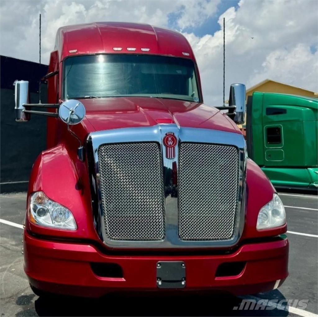 Kenworth T680 Тягачі