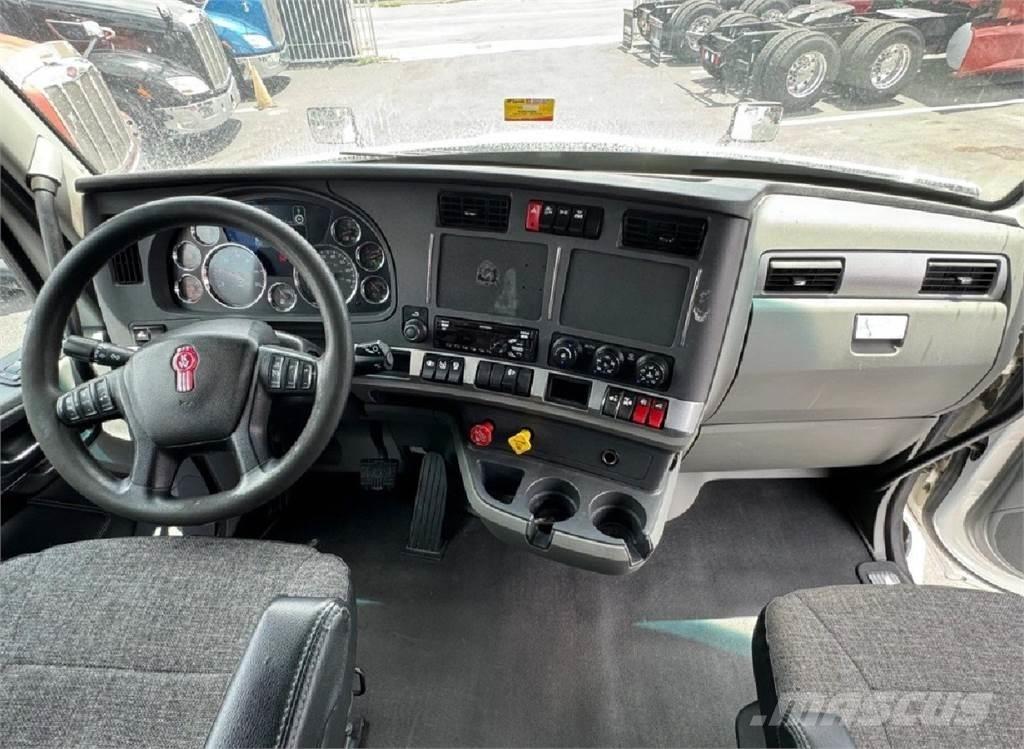 Kenworth T680 Тягачі