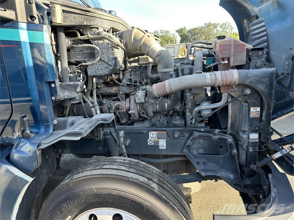 Kenworth T680 Тягачі