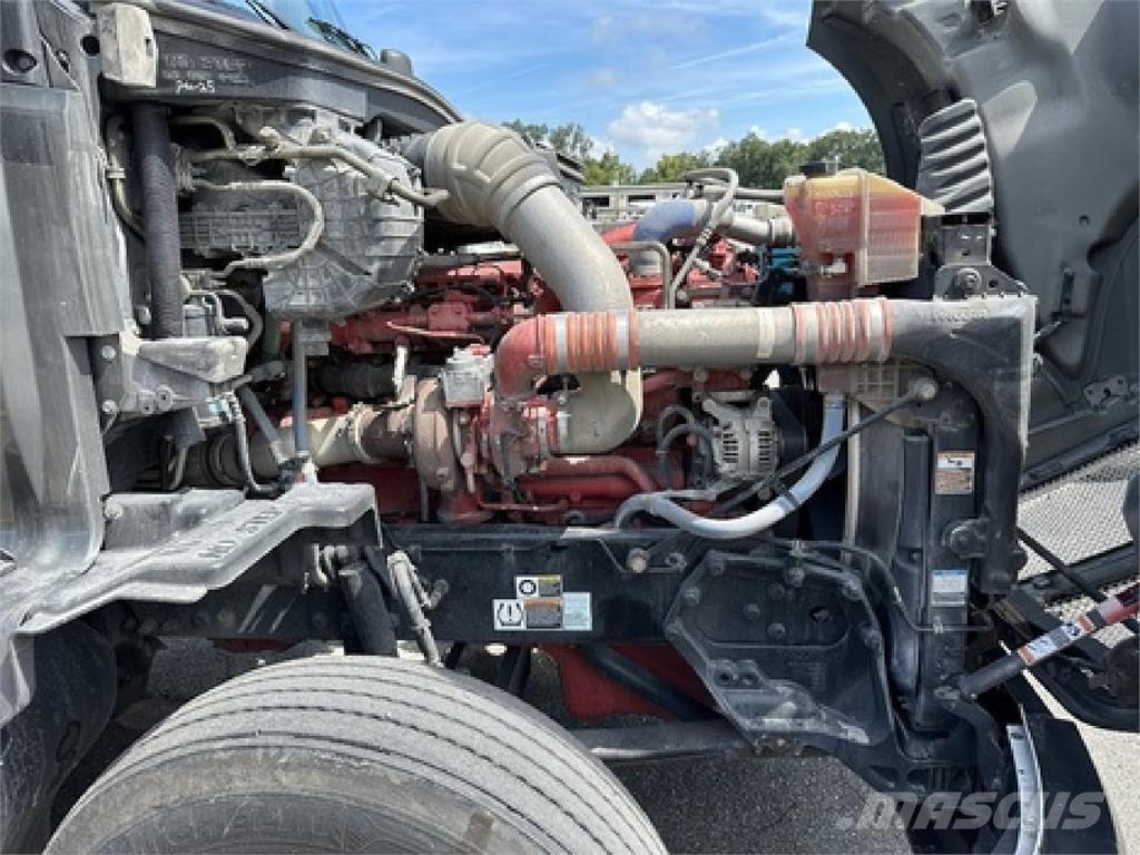 Kenworth T680 Тягачі