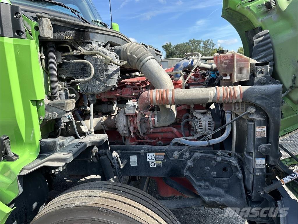 Kenworth T680 Тягачі