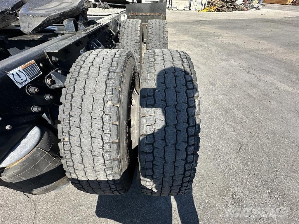 Kenworth T680 Тягачі