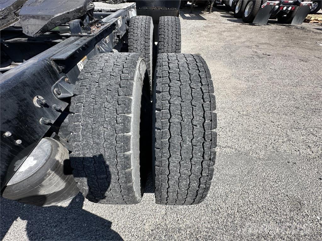 Kenworth T680 Тягачі