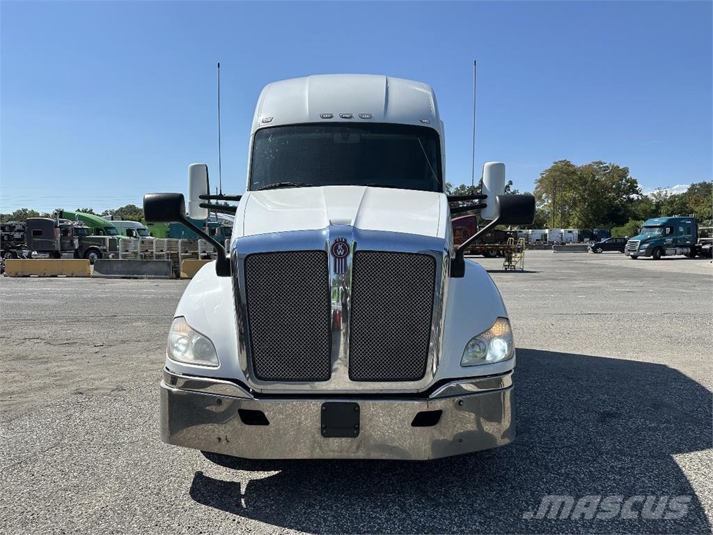 Kenworth T680 Тягачі