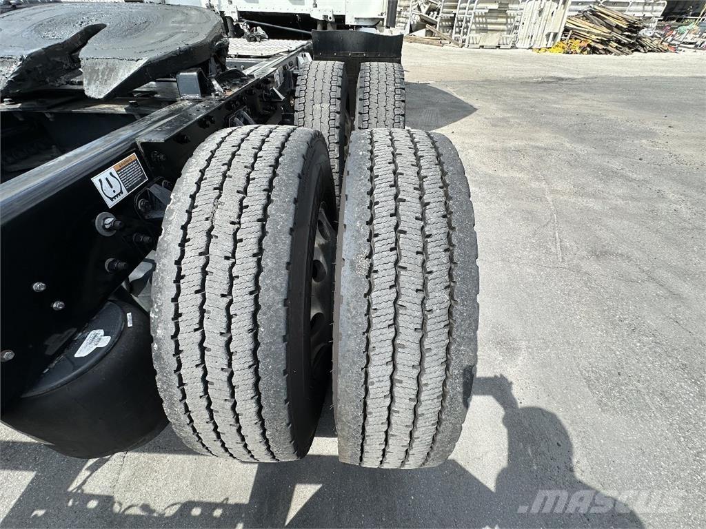 Kenworth T680 Тягачі