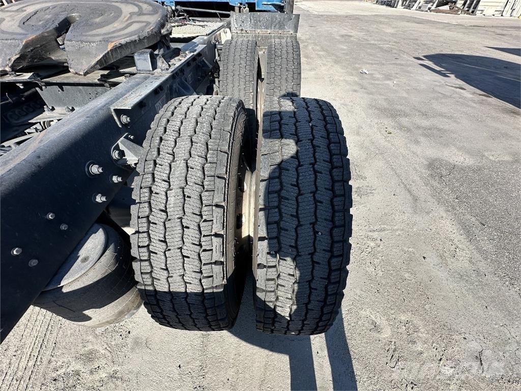 Kenworth T680 Тягачі