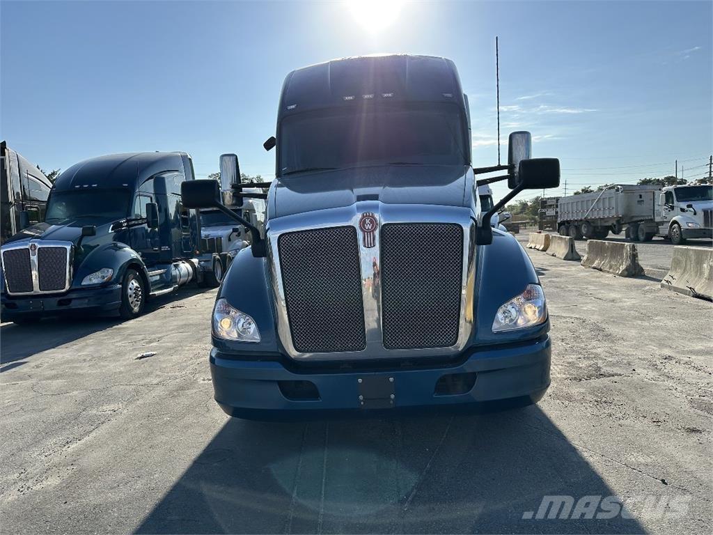 Kenworth T680 Тягачі