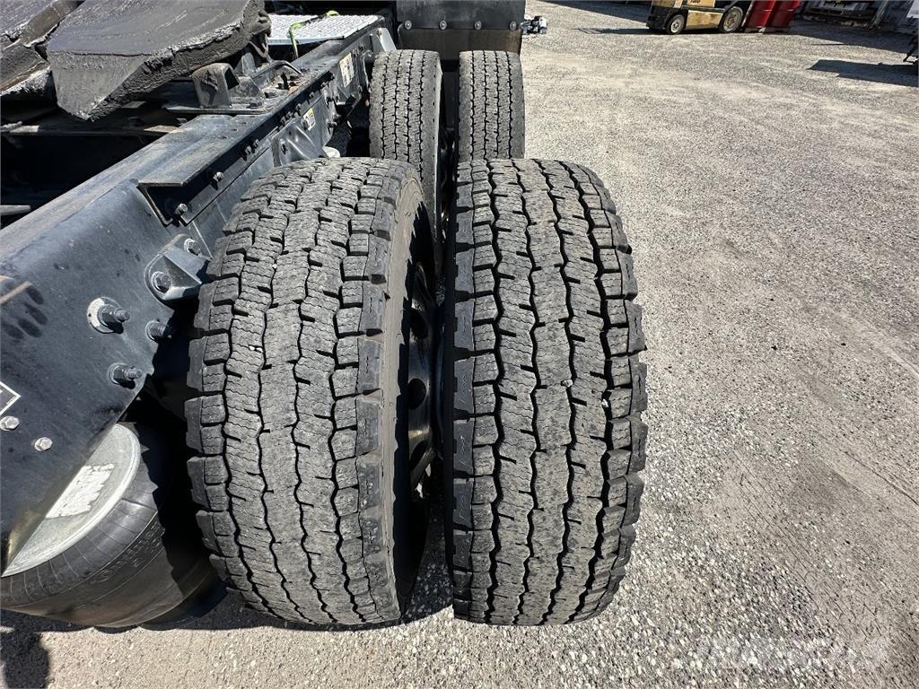 Kenworth T680 Тягачі