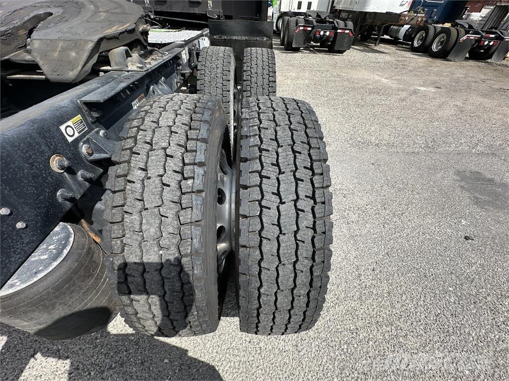 Kenworth T680 Тягачі