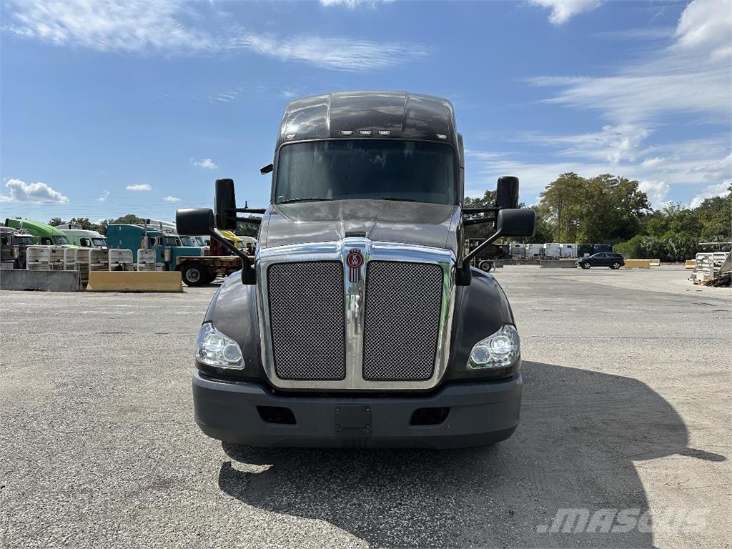Kenworth T680 Тягачі