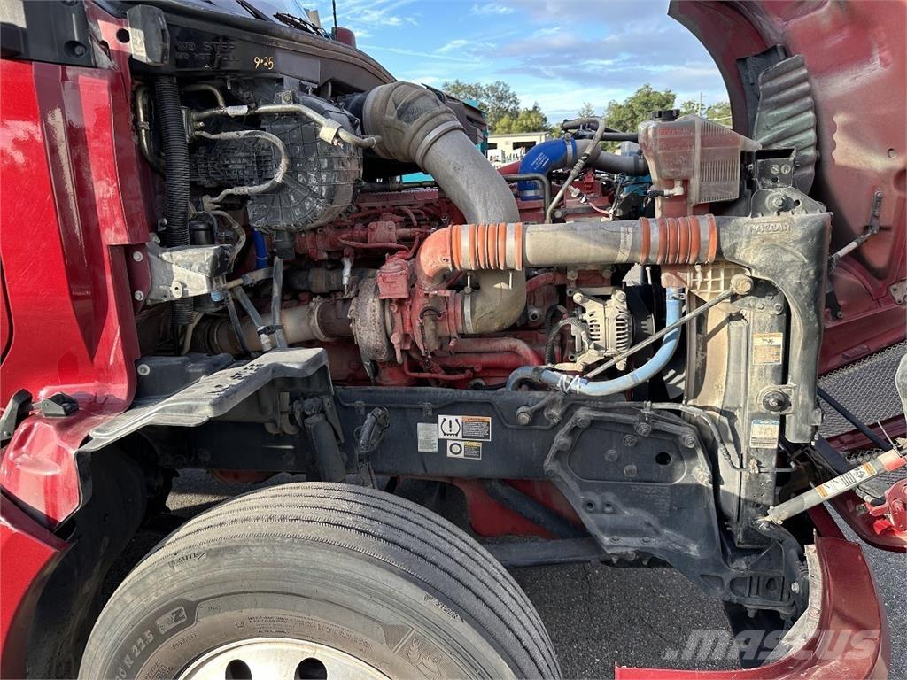 Kenworth T680 Тягачі