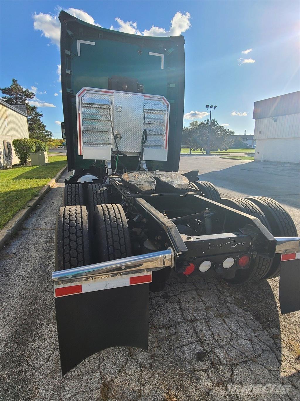 Kenworth T680 Тягачі