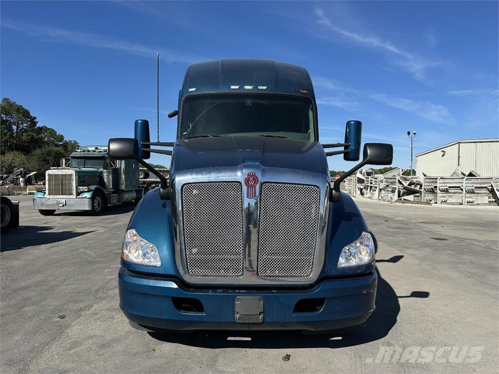 Kenworth T680 Тягачі