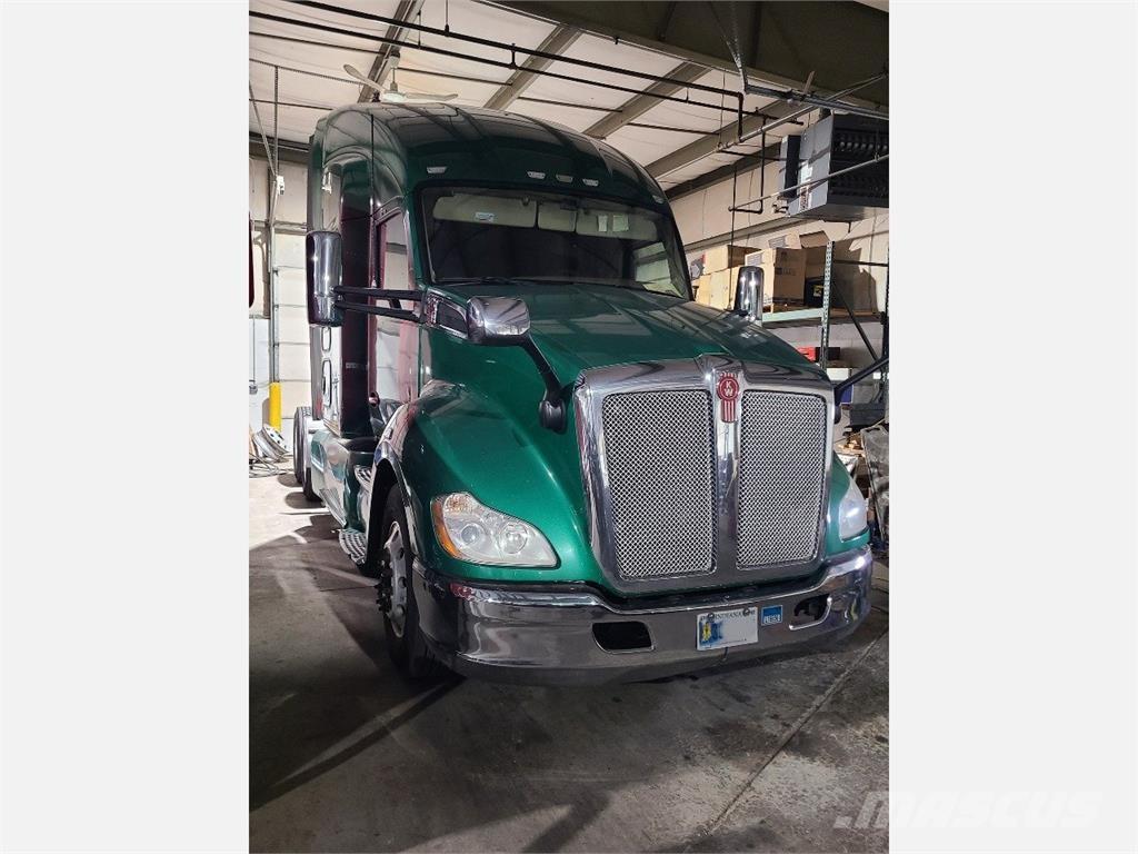 Kenworth T680 Тягачі