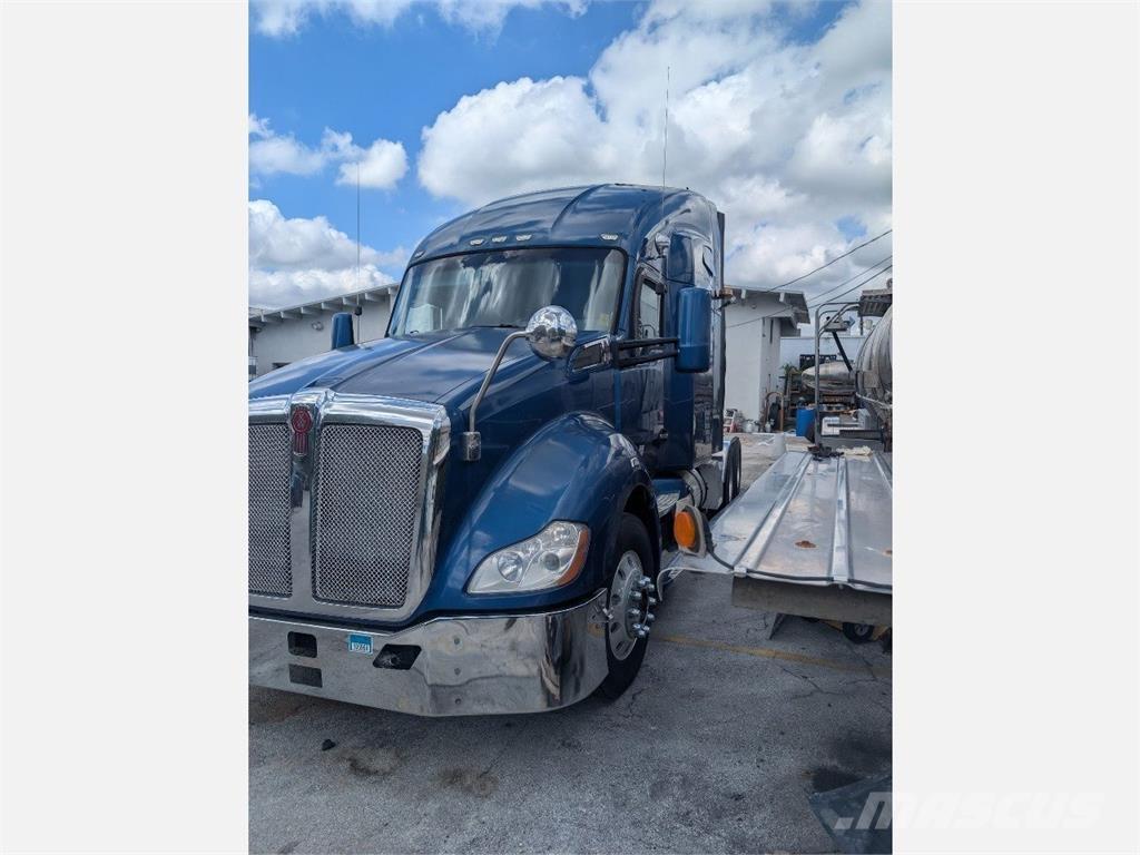 Kenworth T680 Тягачі