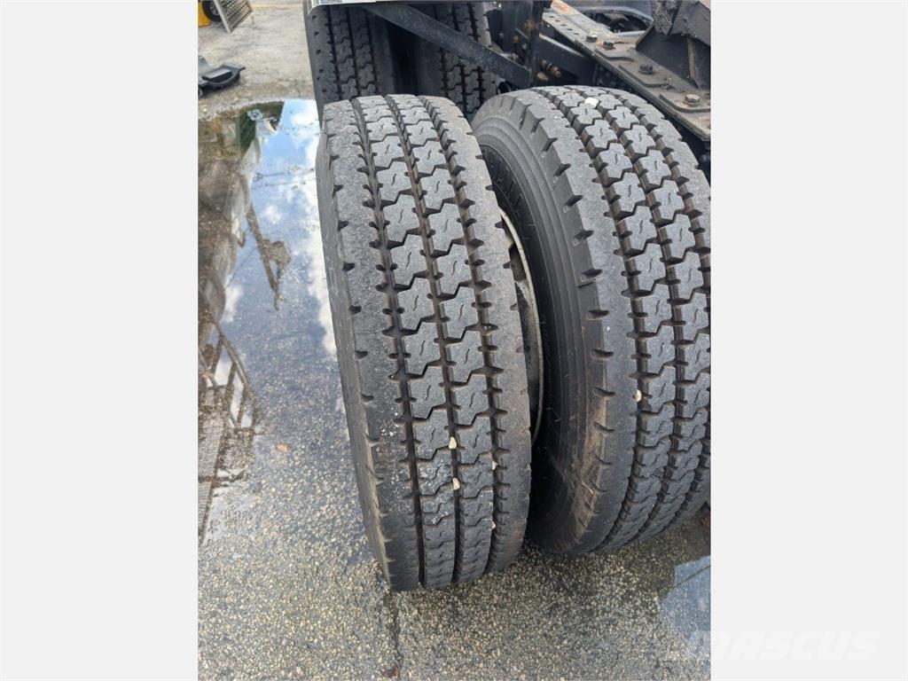 Kenworth T680 Тягачі