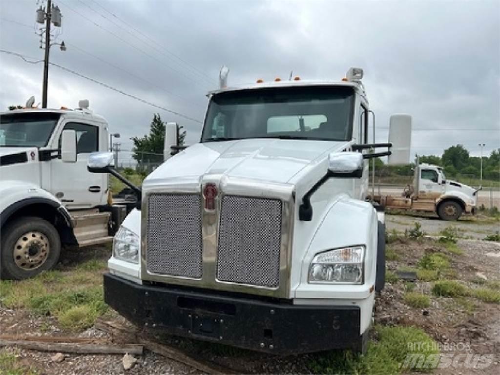 Kenworth T880 Тягачі