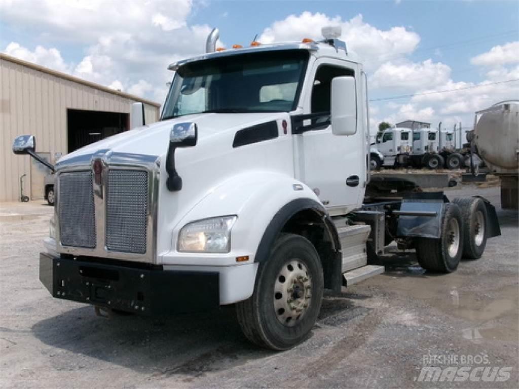 Kenworth T880 Тягачі