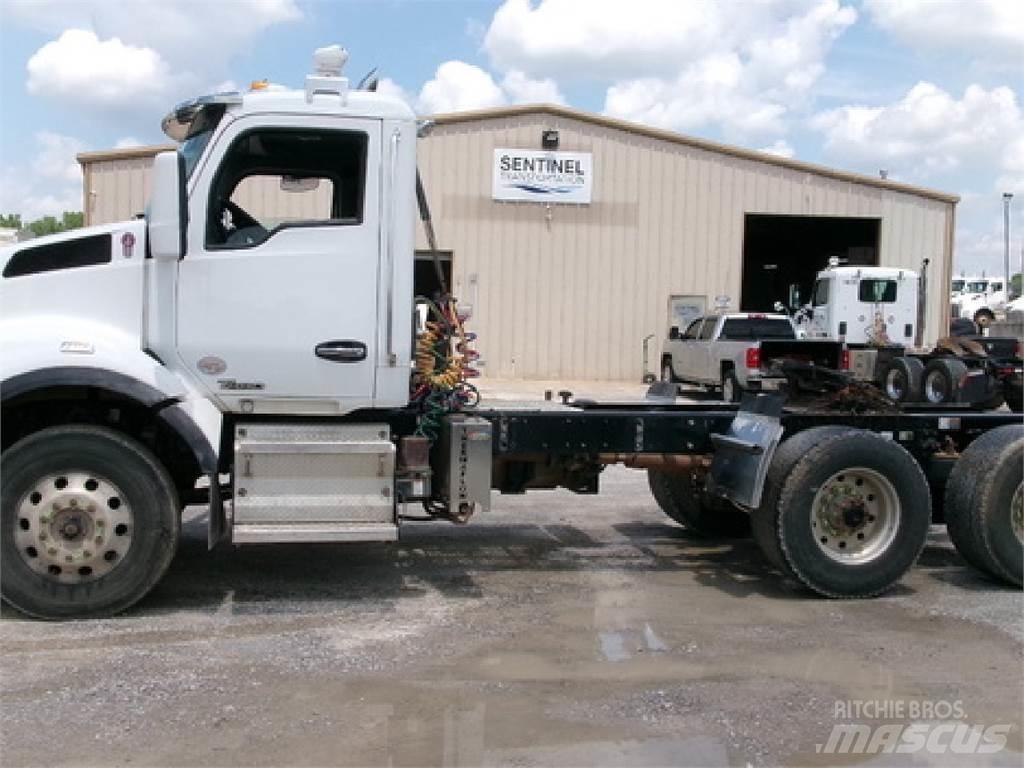 Kenworth T880 Тягачі