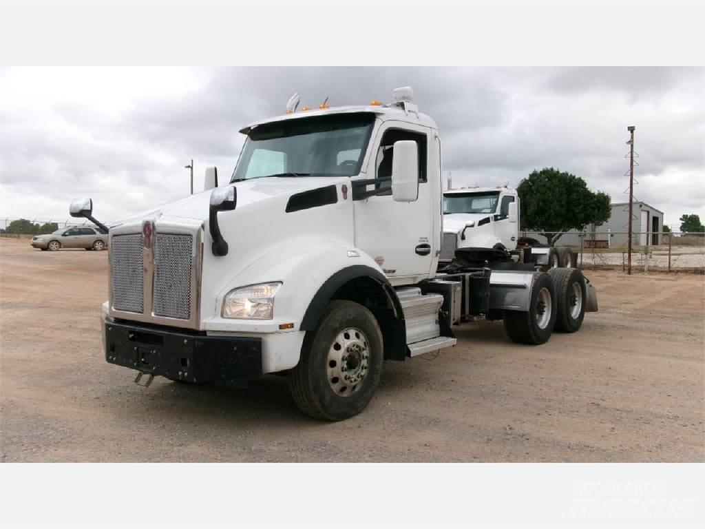 Kenworth T880 Тягачі
