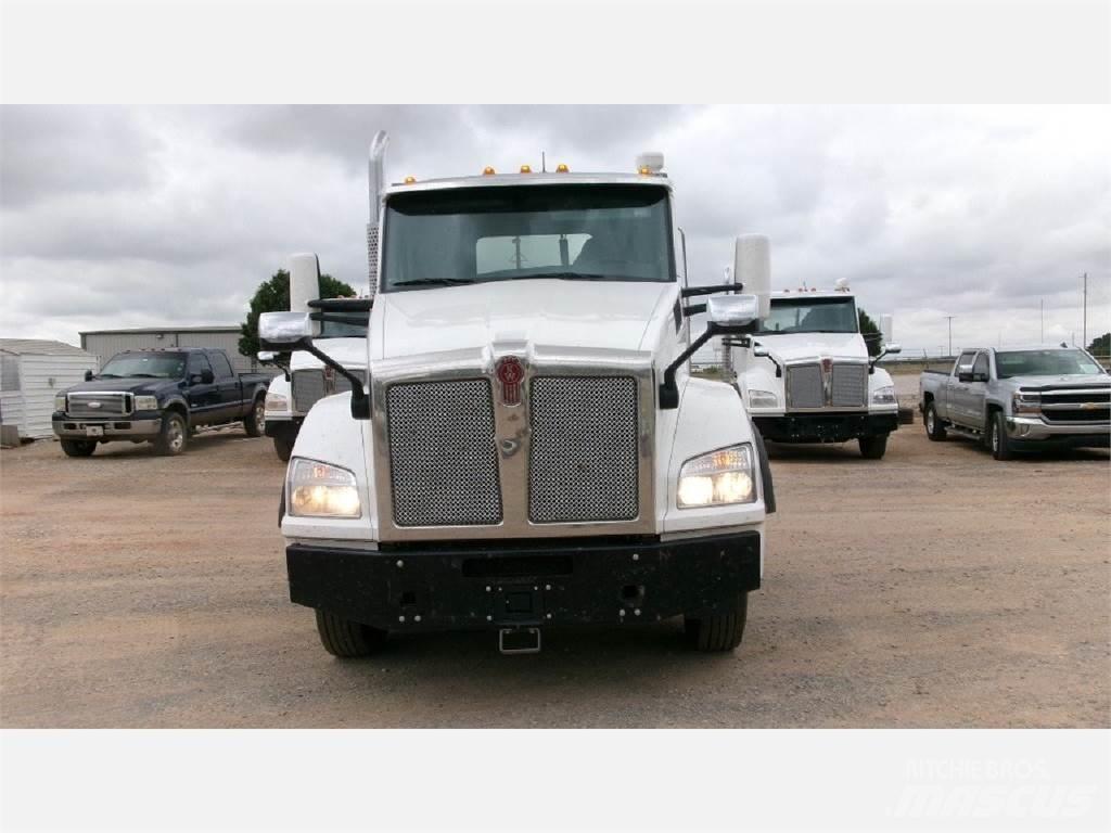 Kenworth T880 Тягачі