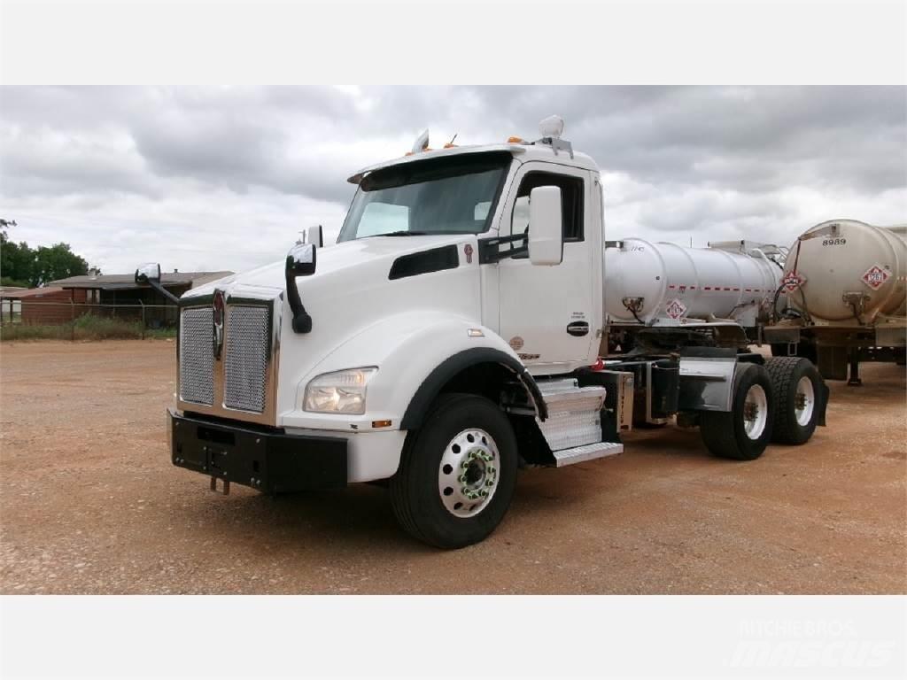 Kenworth T880 Тягачі