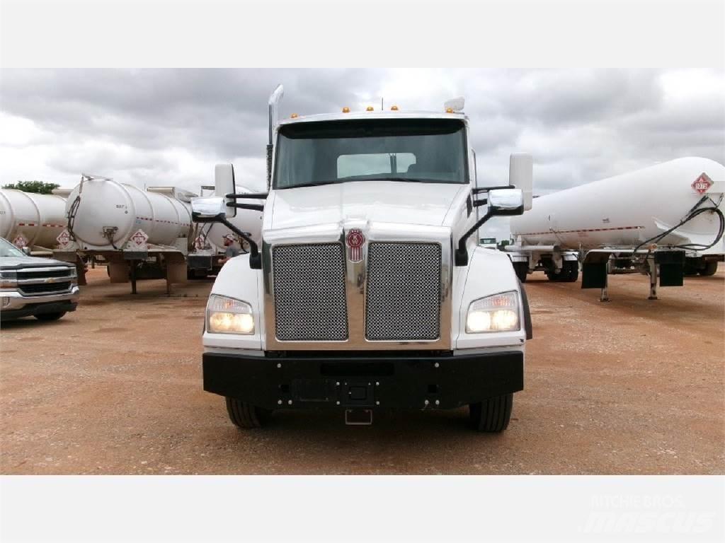Kenworth T880 Тягачі
