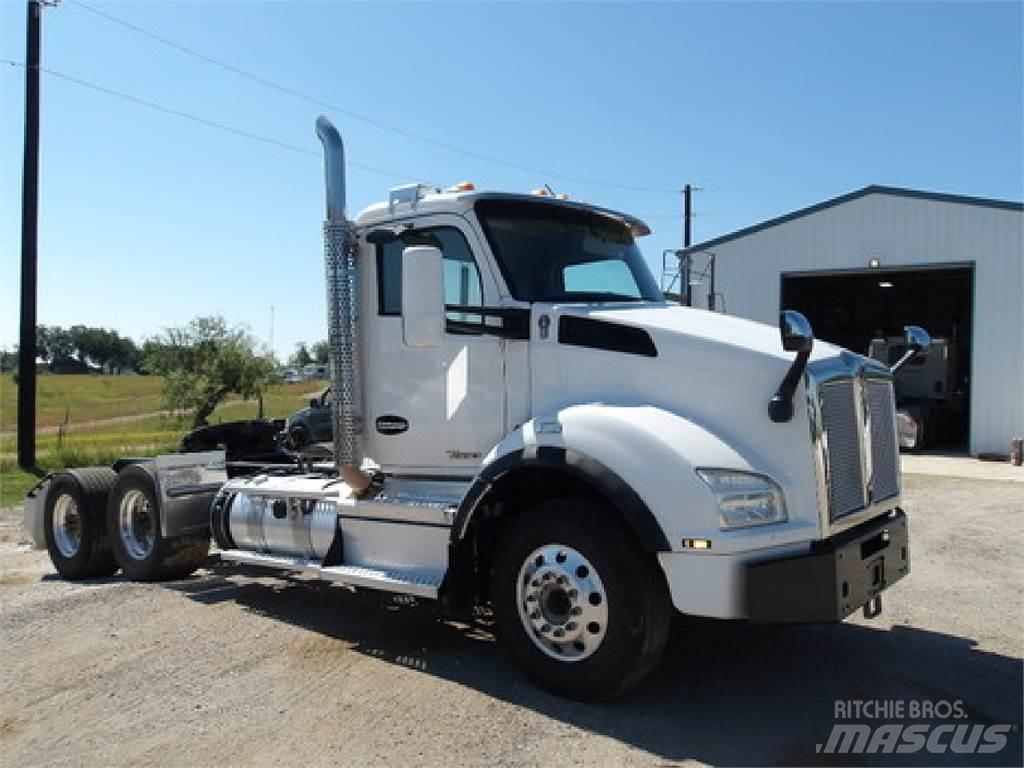 Kenworth T880 Тягачі