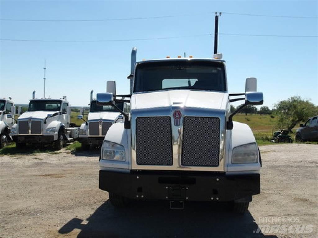 Kenworth T880 Тягачі