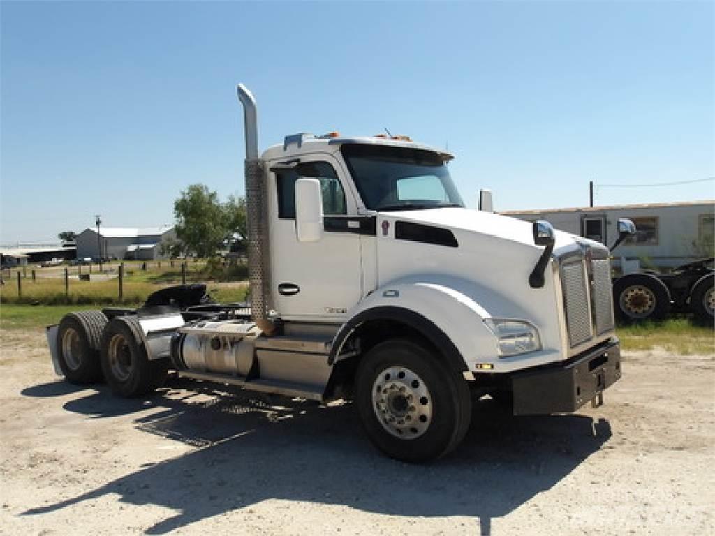 Kenworth T880 Тягачі