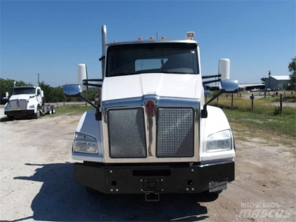 Kenworth T880 Тягачі
