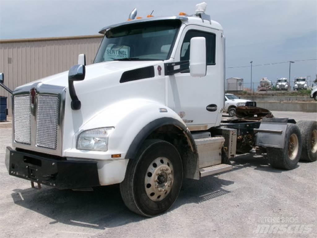 Kenworth T880 Тягачі