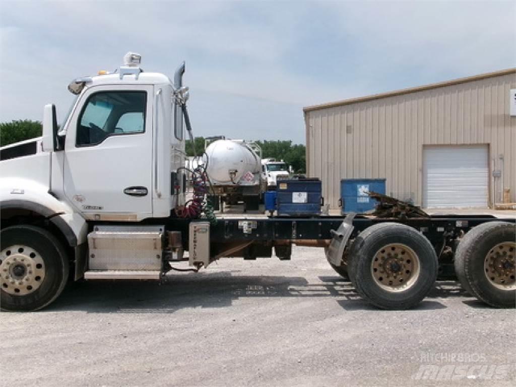 Kenworth T880 Тягачі