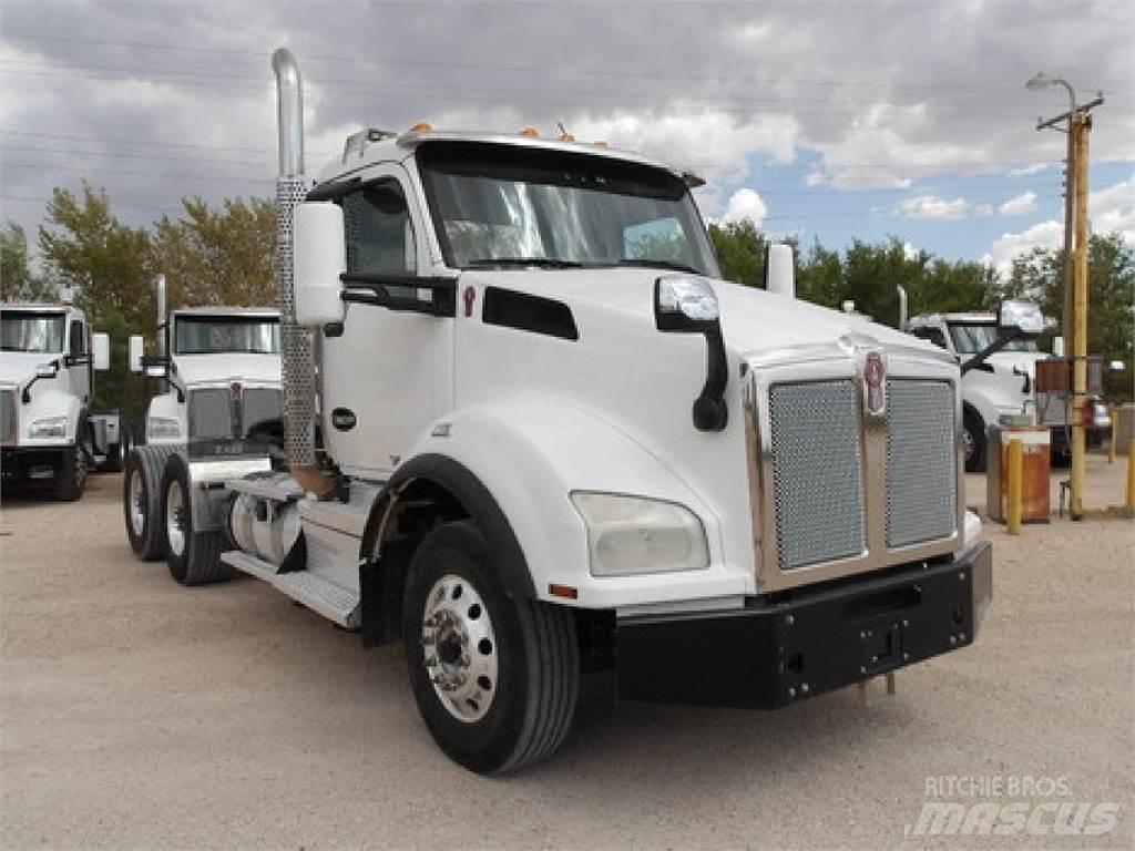 Kenworth T880 Тягачі