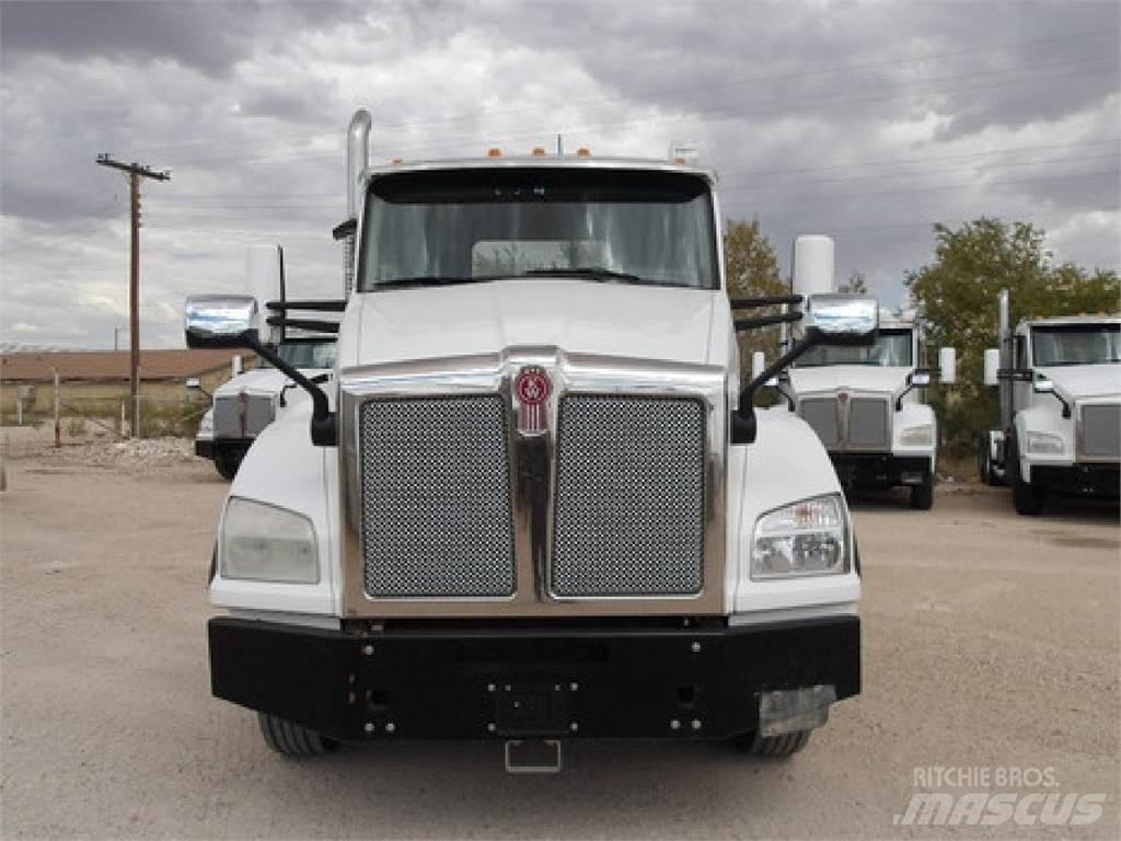 Kenworth T880 Тягачі