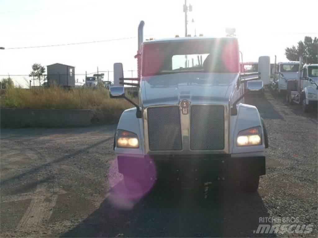 Kenworth T880 Тягачі
