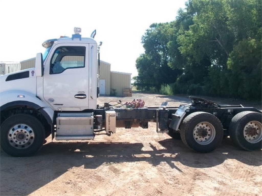 Kenworth T880 Тягачі