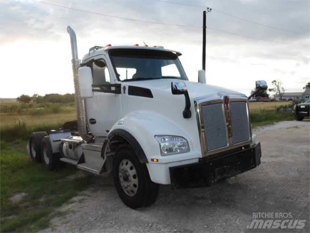 Kenworth T880 Тягачі