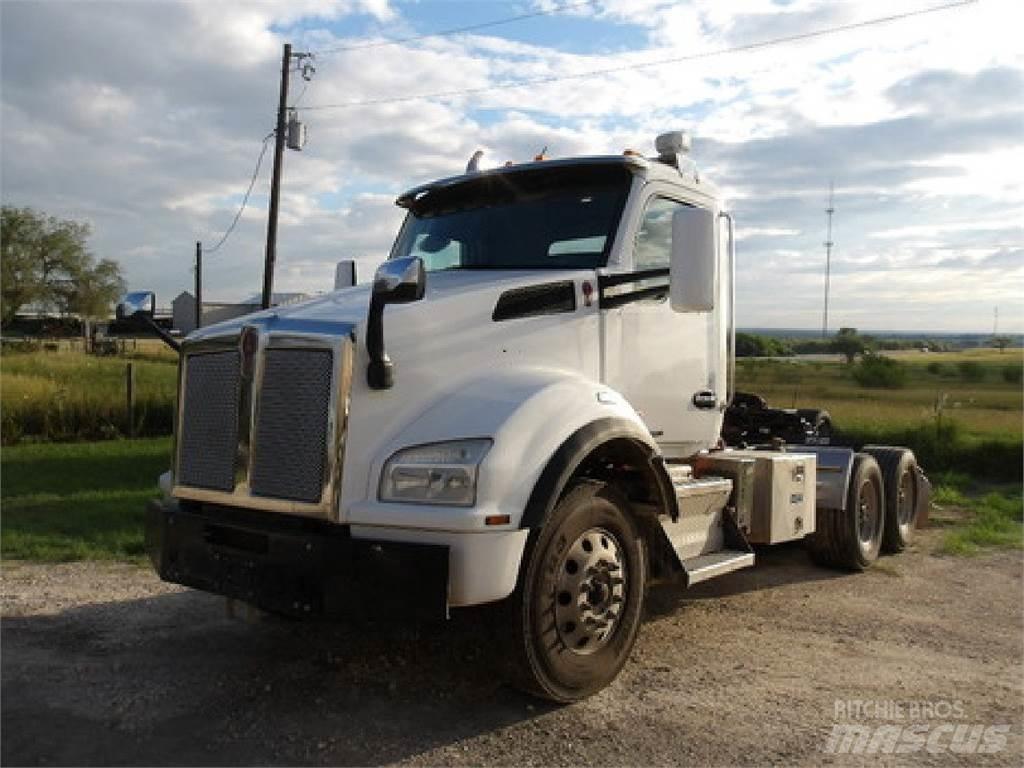 Kenworth T880 Тягачі