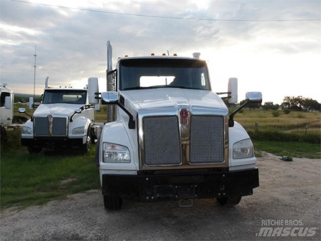 Kenworth T880 Тягачі