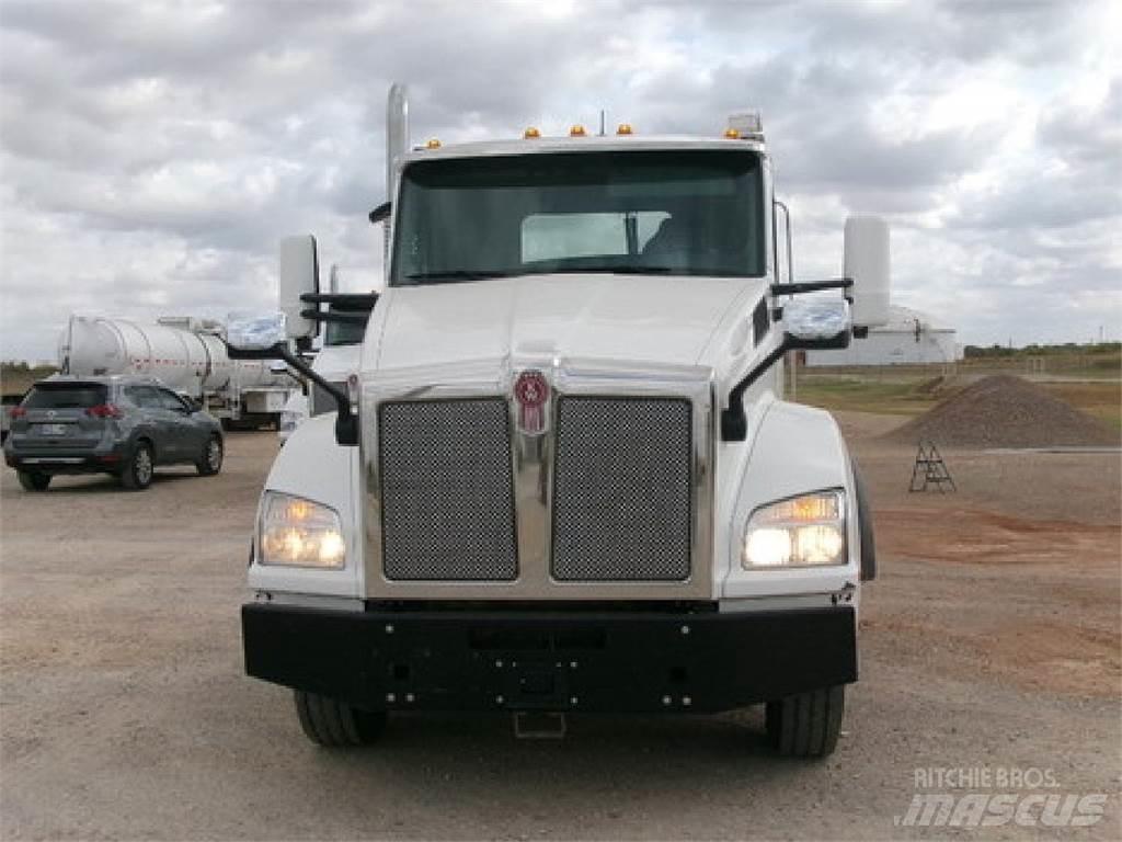 Kenworth T880 Тягачі