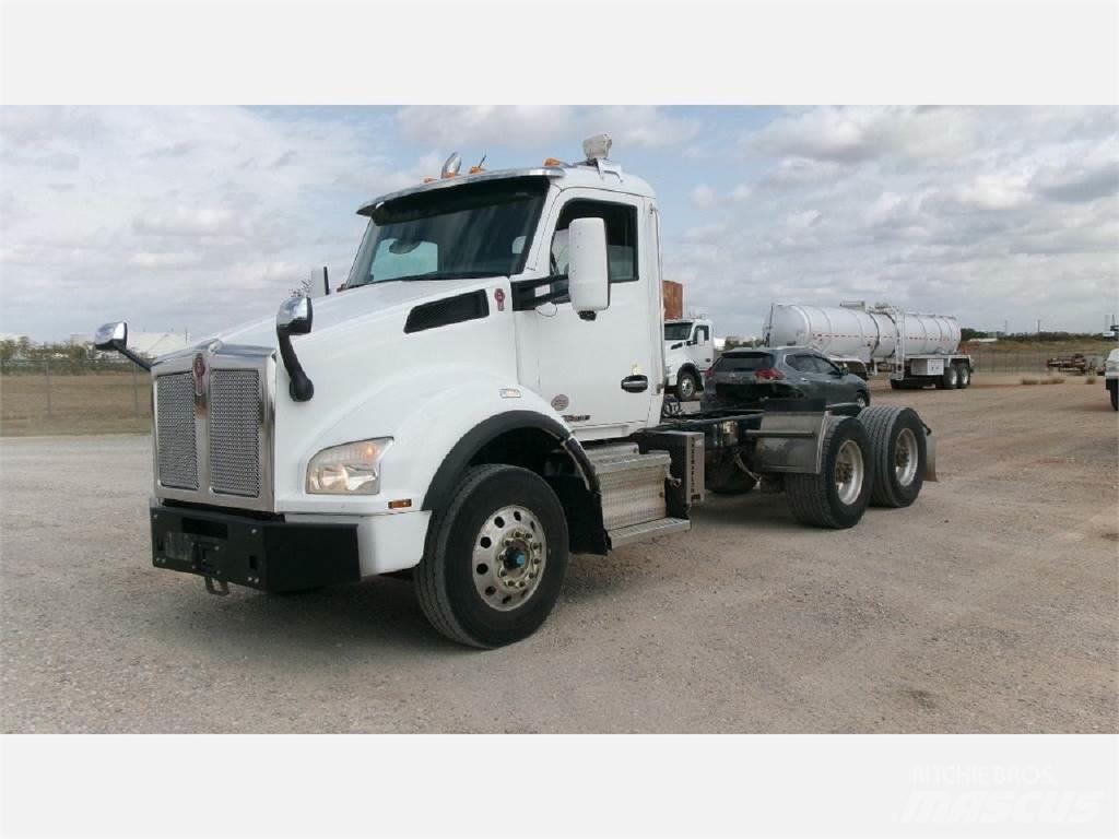 Kenworth T880 Тягачі