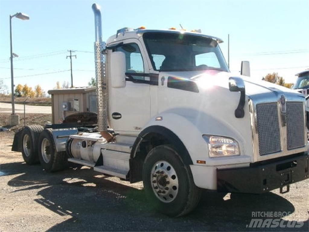 Kenworth T880 Тягачі