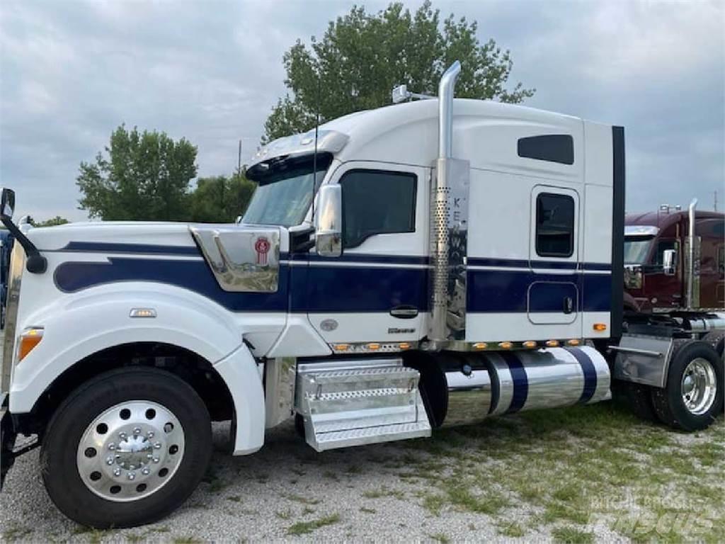 Kenworth W990 Тягачі