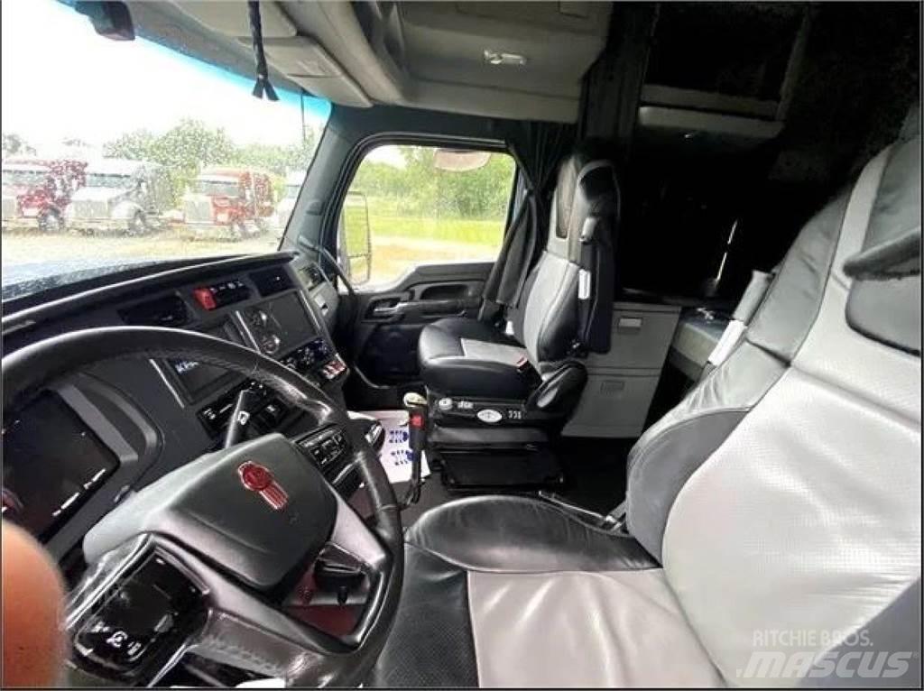 Kenworth W990 Тягачі