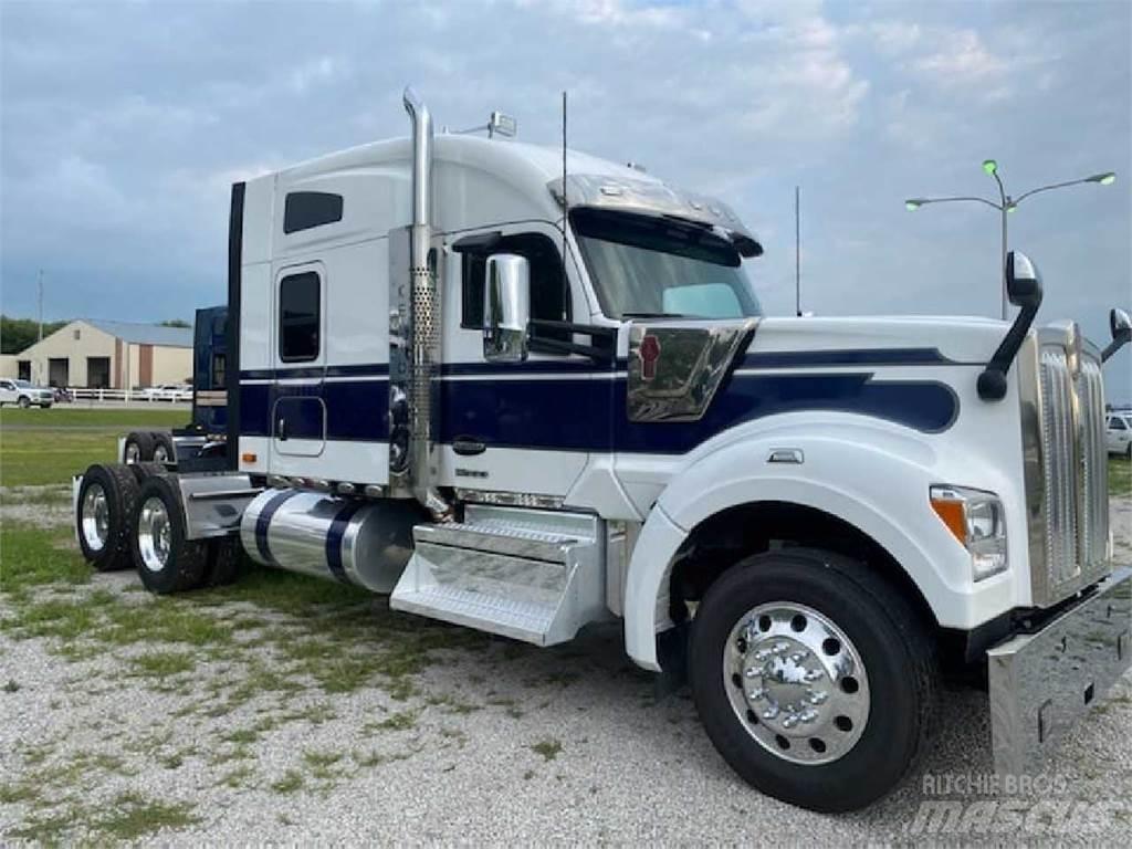 Kenworth W990 Тягачі
