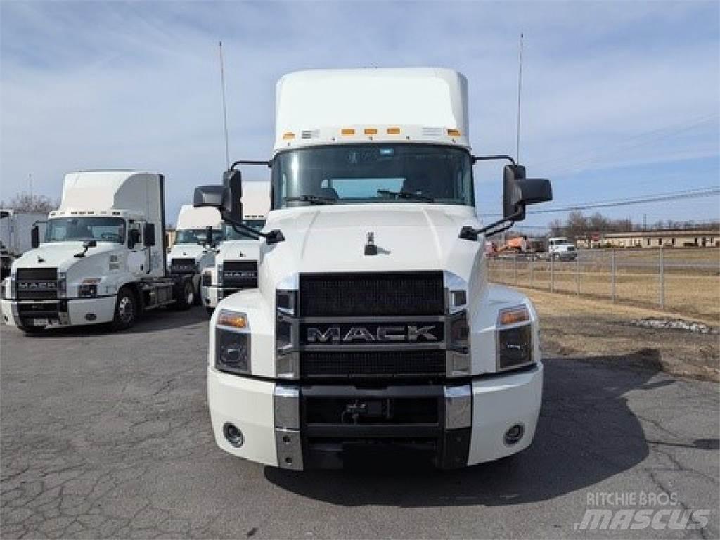 Mack AN64T Тягачі
