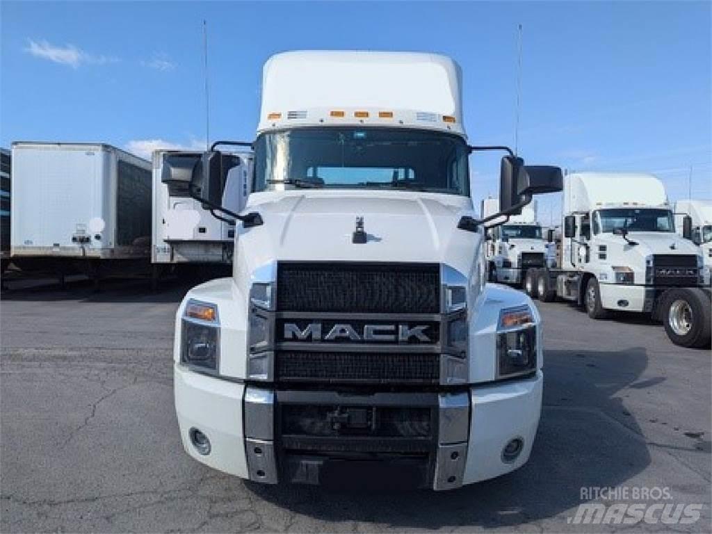 Mack AN64T Тягачі