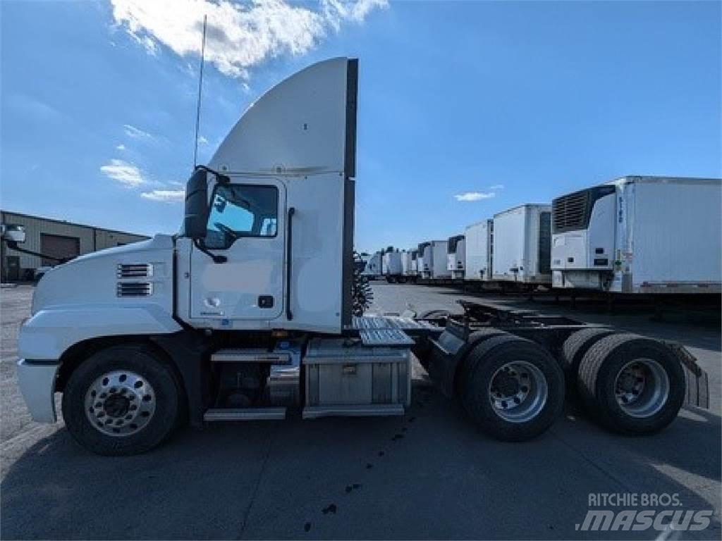 Mack AN64T Тягачі