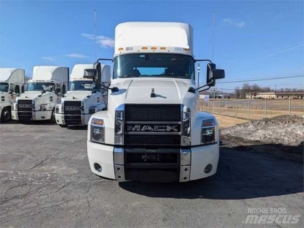 Mack AN64T Тягачі